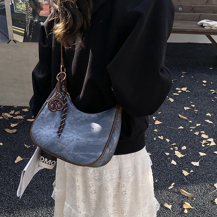 Women's Vintage Style Shoulder Bag with Zip Closure and Pendant - Image 3