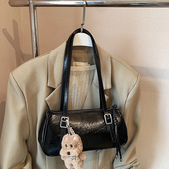 Women's Casual Minimalist One Shoulder Bag with Zip Closure Summer 2026 - Image 3